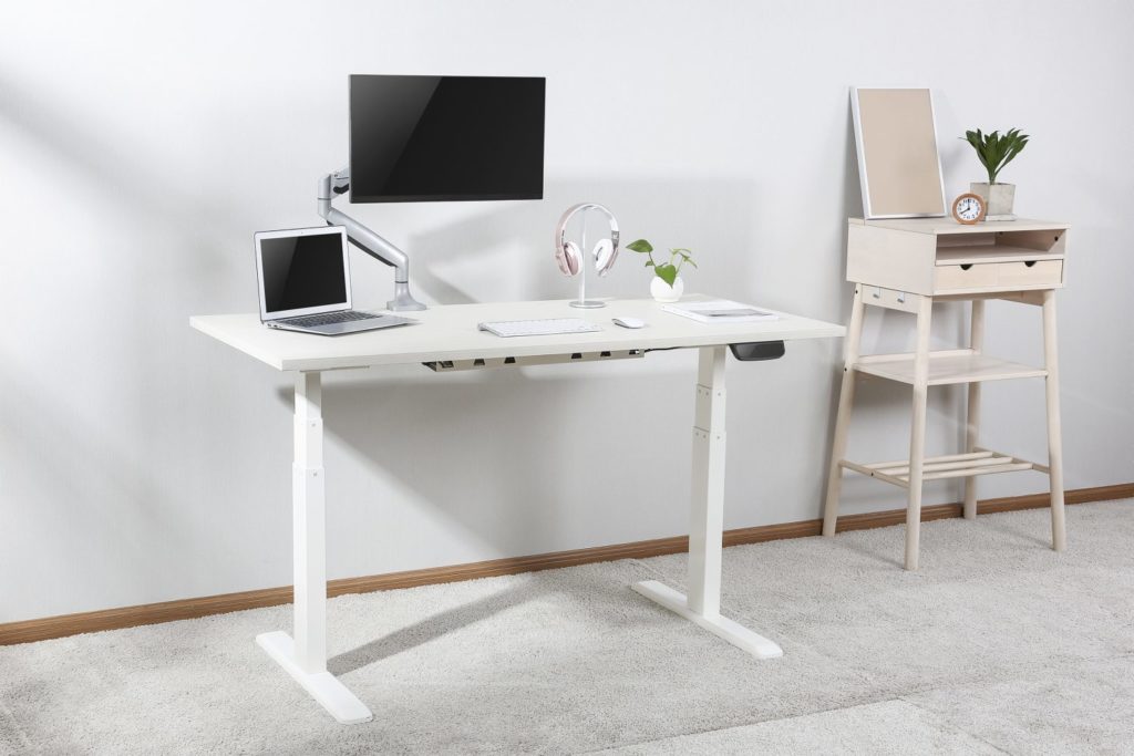 Mesa para escritório SlikDesk High ambientada
